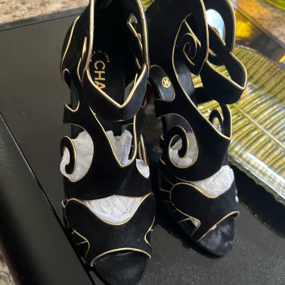 CHANEL Black and Gold Heels - Picture 1 of 16